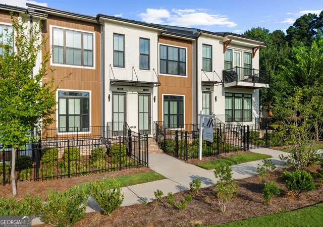 2nd image of 223 Downing Dr, Alpharetta, GA 30022 | MLS# 10829158