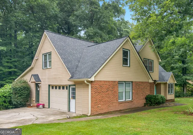 Photo 2 of Single family home for sale at 185 Briar Patch Rd, Covington, GA 30014 | MLS# 10810218 | Listing updated on 2026-09-15