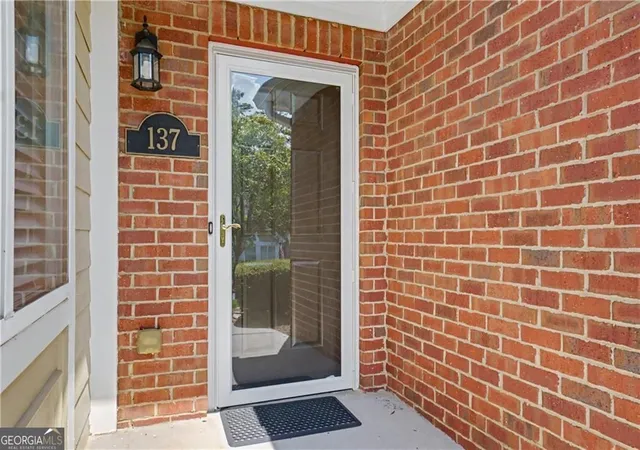Photo 2 of Sale Pending at 137 Vintage Clb Cir, Marietta, GA 30066 | MLS# 10836451 | Listing updated on 2026-10-07