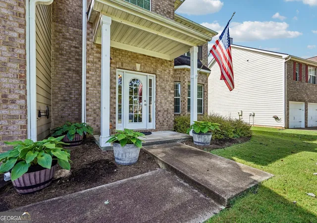 Photo 3 of Single family home for sale at 4830 Hopewell Manor Dr, Cumming, GA 30028 | MLS# 10825238 | Listing updated on 2026-09-03