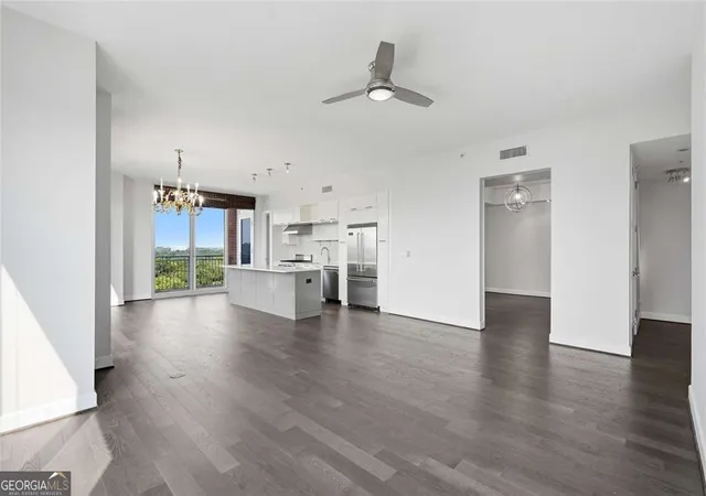 Listing Photo 4 - Condo for sale in building located at 1820 Peachtree St Nw, Atlanta, GA 30309 - Unit #1114