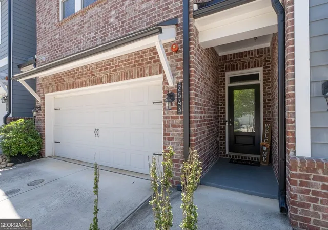 Photo 2 of Townhouse for sale at 2543 Oakbourne Ln, Smyrna, GA 30080 | MLS# 10762612 | Listing updated on 2026-09-13
