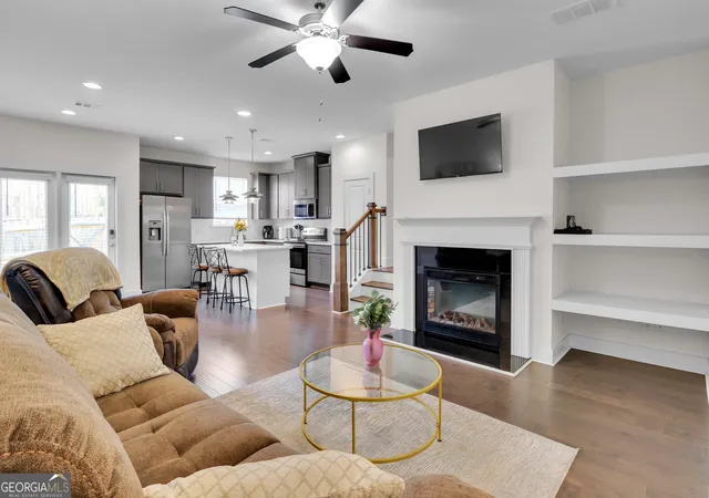 3rd image of 1880 Plainsboro Dr, Lithonia, GA 30058 | MLS# 10730864