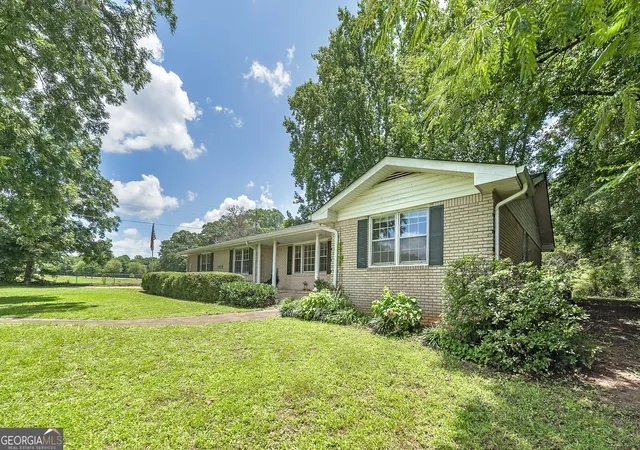 2nd image of 1318 E Lake Rd, Mcdonough, GA 30252 | MLS# 10808507