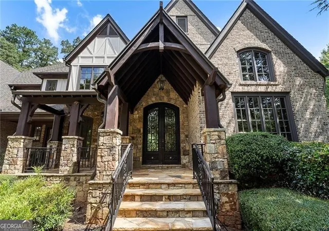 3rd image of 989 Middle Fork Trl, Suwanee, GA 30024 | MLS# 10793750