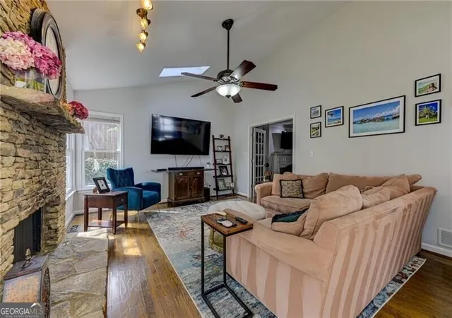Photo 3 of Single family home for sale at 1059 Della St Se, Marietta, GA 30067 | MLS# 10817856 | Listing updated on 2026-09-18