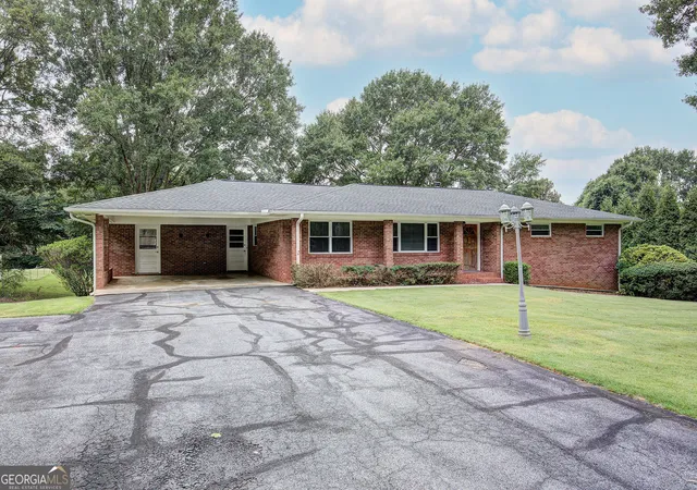 Photo 3 of Sale Pending at 18 Jones Ml Pl, Cartersville, GA 30120 | MLS# 10817430 | Listing updated on 2026-08-20