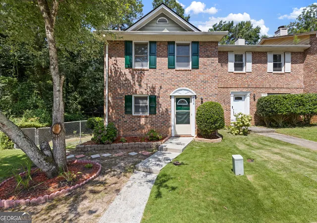 Townhouse for sale at 5278 Oakridge Dr, Stone Mountain, GA 30083 | MLS# 10826188