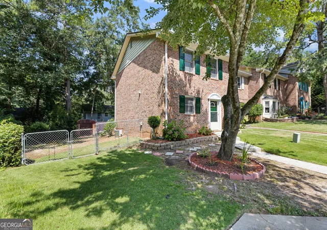 Photo 2 of Townhouse for sale at 5278 Oakridge Dr, Stone Mountain, GA 30083 | MLS# 10826188 | Listing updated on 2026-09-11