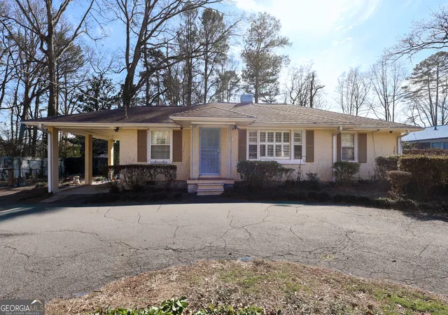 Homes for sale in Morrow, GA | 1077 Helen St, Morrow, GA 30260 | MLS# 10796433