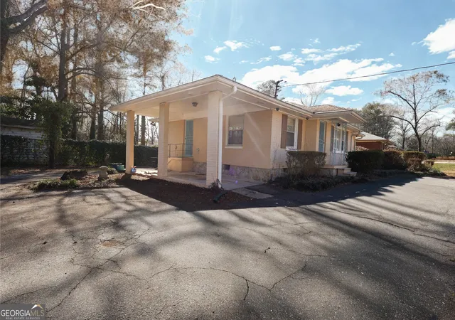 Homes for sale in Morrow, GA | 1077 Helen St, Morrow, GA 30260 | MLS# 10796433
