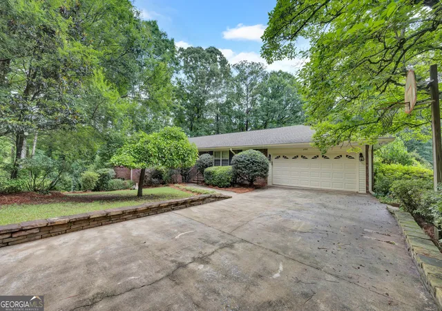 Homes for sale in Fayetteville, GA | 250 Country Lane Rd, Fayetteville, GA 30214 | MLS# 10774867