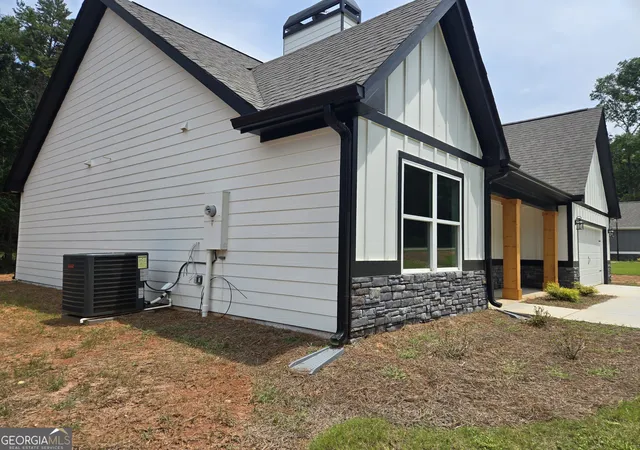 Photo 4 of Single family home for sale at 656 Highland Ave, Hartwell, GA 30643 | MLS# 10818020 | Listing updated on 2026-10-08