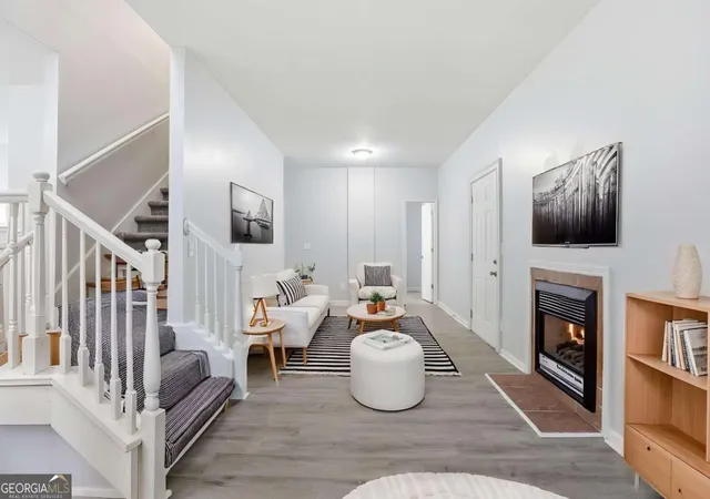 3rd image of 820 Magna Carta Dr Nw, Atlanta, GA 30318 | MLS# 10776187