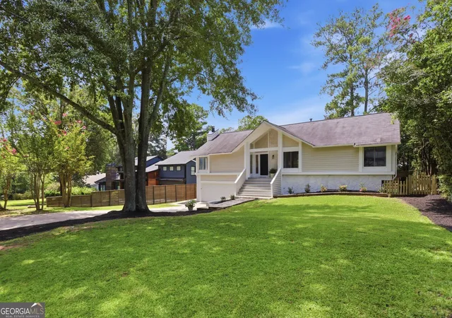 Photo 2 of Sale Pending at 3313 Clubland Dr, Marietta, GA 30068 | MLS# 10823881 | Listing updated on 2026-09-14