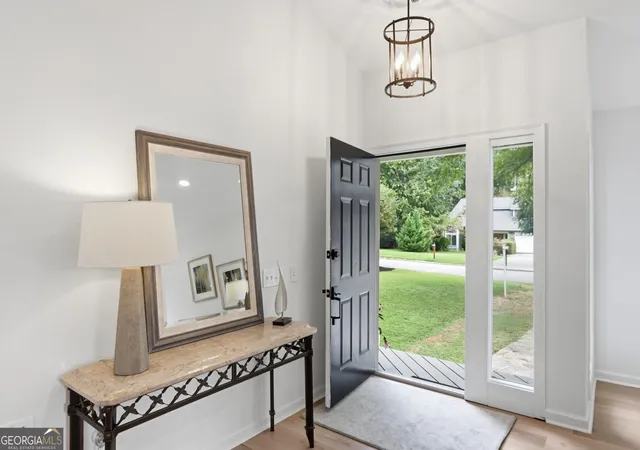 Photo 3 of Sale Pending at 3313 Clubland Dr, Marietta, GA 30068 | MLS# 10823881 | Listing updated on 2026-09-14