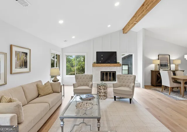 Photo 3 of Sale Pending at 3313 Clubland Dr, Marietta, GA 30068 | MLS# 10823881 | Listing updated on 2026-09-14