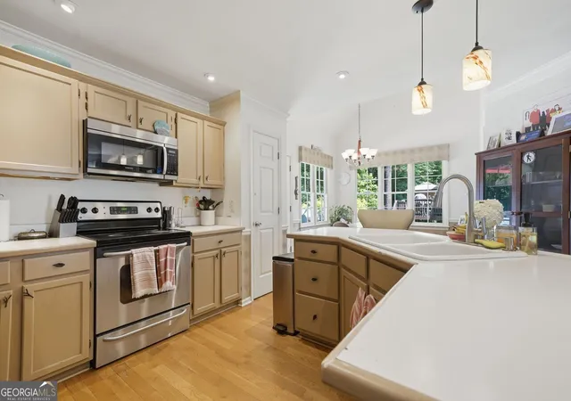 Photo 4 of Sale Pending at 717 Jamie Way NE, Woodstock, GA 30188 | MLS# 10782788 | Listing updated on 2026-09-11