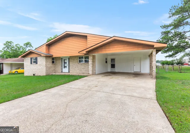 Photo 2 of Sale Pending at 202 Kimberly Rd, Warner Robins, GA 31088 | MLS# 10822342 | Listing updated on 2026-08-16