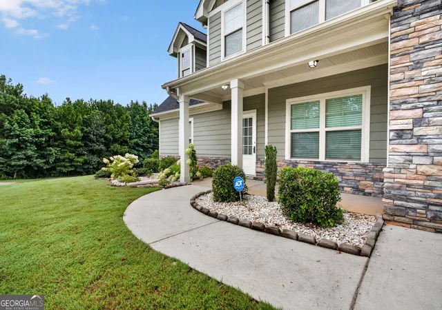 2nd image of 328 Smallwood Ln, Douglasville, GA 30134 | MLS# 10683609