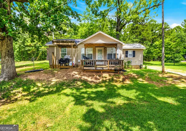 1st image of 201 Lakeshore Dr, Eatonton, GA 31024 | MLS# 10804253