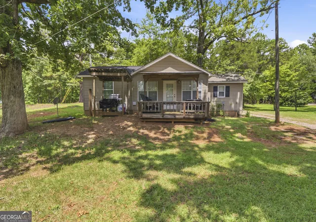 Photo 3 of Single family home for sale at 201 Lakeshore Dr, Eatonton, GA 31024 | MLS# 10804253 | Listing updated on 2026-08-27