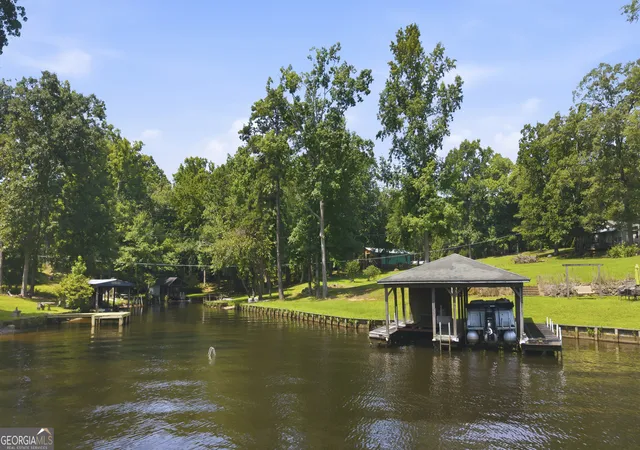 Photo 4 of Single family home for sale at 201 Lakeshore Dr, Eatonton, GA 31024 | MLS# 10804253 | Listing updated on 2026-08-27