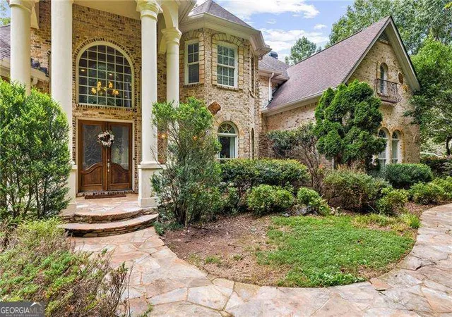 2nd image of 221 Allmond Ln, Alpharetta, GA 30004 | MLS# 10703163