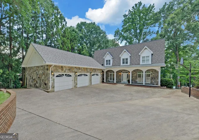 Single family home for sale at 1410 Hunters Trl, Anderson, SC 29625 | MLS# 10803653