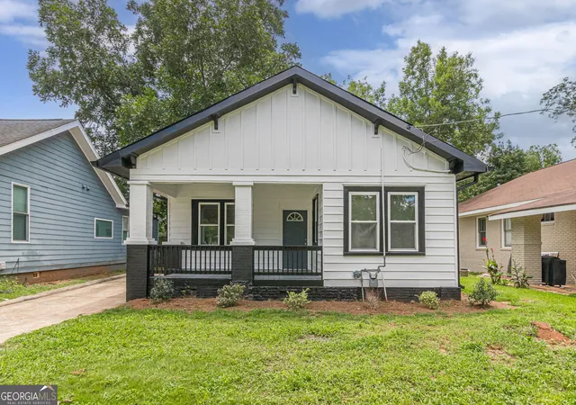 Photo 2 of Single family home for sale at 1236 Avon Ave Sw, Atlanta, GA 30310 | MLS# 10826566 | Listing updated on 2026-09-14