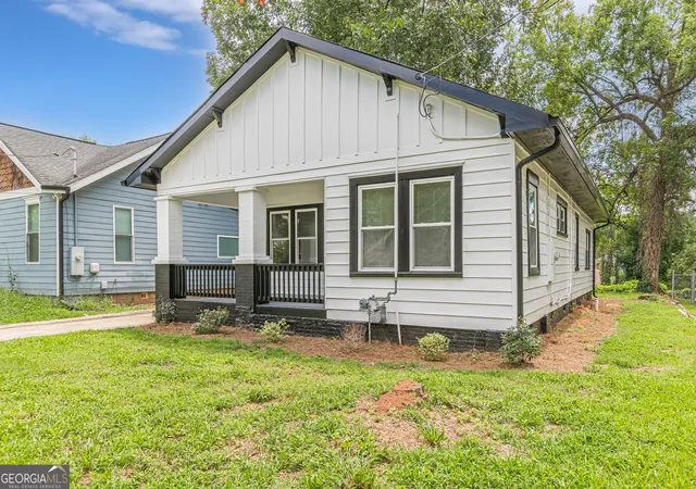 Photo 3 of Single family home for sale at 1236 Avon Ave Sw, Atlanta, GA 30310 | MLS# 10826566 | Listing updated on 2026-09-14