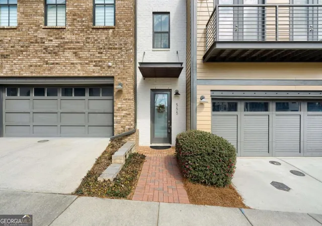 Photo 1 of Townhouse for sale at 555 Verismo Way, Alpharetta, GA 30009 | MLS# 10765318 | Listing updated on 2026-10-09