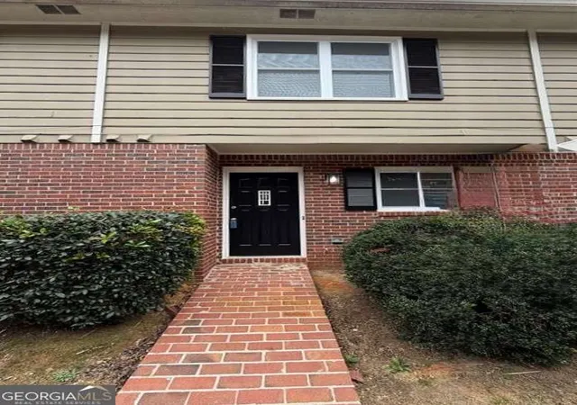 Homes for sale in Snellville, GA | 2250 Kings Gate Cir #B, Snellville, GA 30078 | MLS# 10740257