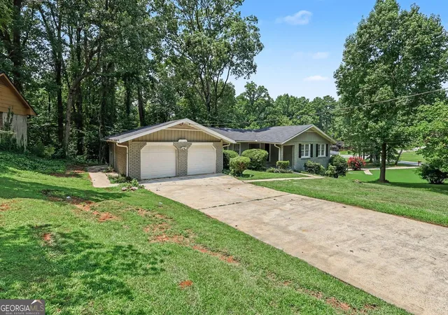 Photo 2 of Single family home for sale at 4295 Autumn Hl Dr, Stone Mountain, GA 30083 | MLS# 10820896 | Listing updated on 2026-09-13