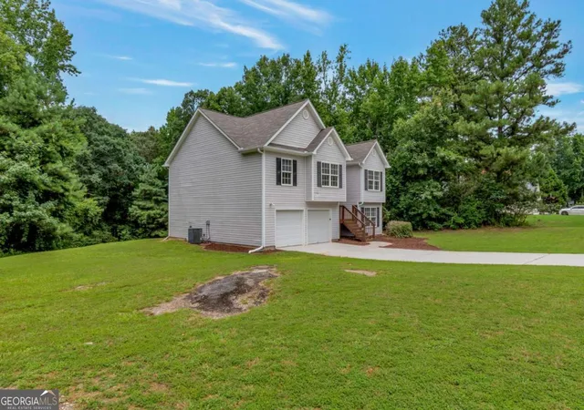 Photo 2 of Single family home for sale at 1388 Sierra Ridge Pl, Loganville, GA 30052 | MLS# 10812065 | Listing updated on 2026-10-12