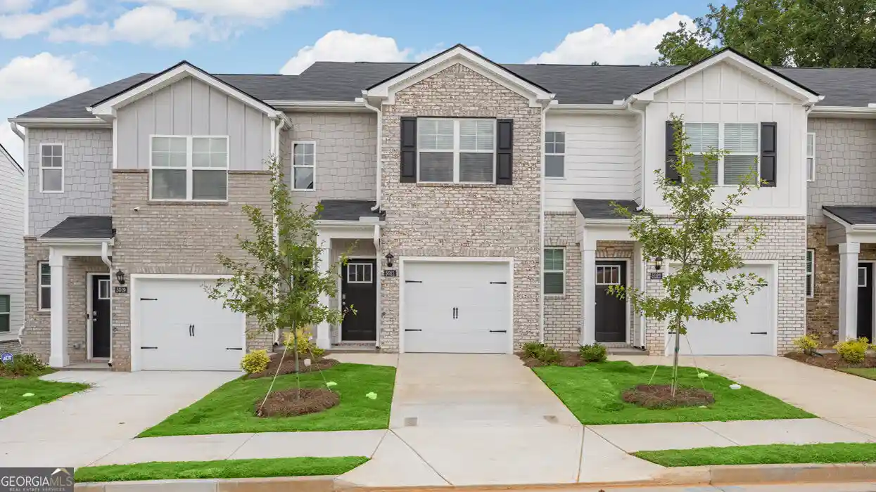 Townhouse for sale at 2260 Moss Hill Rd, Stone Mountain, GA 30088 | MLS# 10828793