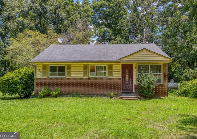 1st image of 219 Peters Rd, Fayetteville, GA 30214 | MLS# 10810795