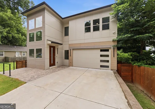 Photo 2 of Single family home for sale at 1084 Hubbard St Sw, Atlanta, GA 30310 | MLS# 10801149 | Listing updated on 2026-09-11