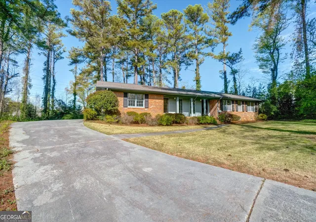 Photo 3 of Single family home for sale at 797 Kiowa Dr Ne, Marietta, GA 30060 | MLS# 10715200 | Listing updated on 2026-08-23