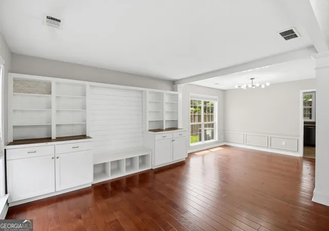 Photo 3 of Sale Pending at 504 Stepney Ct Se, Marietta, GA 30067 | MLS# 10817751 | Listing updated on 2026-09-14