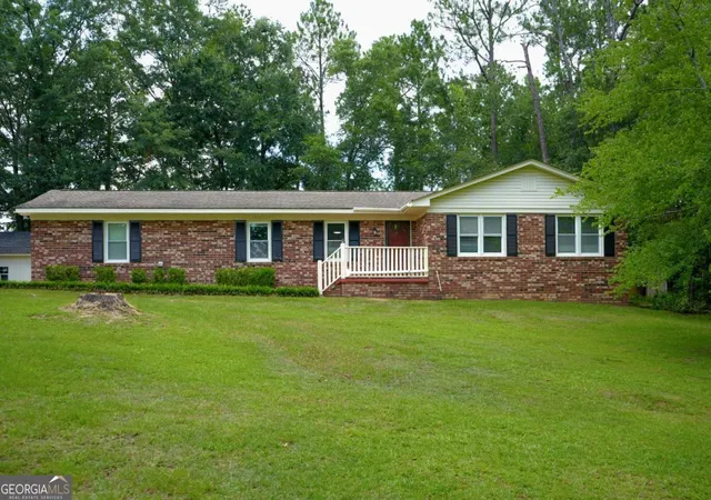 Photo 1 of Single family home for sale at 307 Pinewood Dr, Dublin, GA 31021 | MLS# 10799444 | Listing updated on 2026-09-10