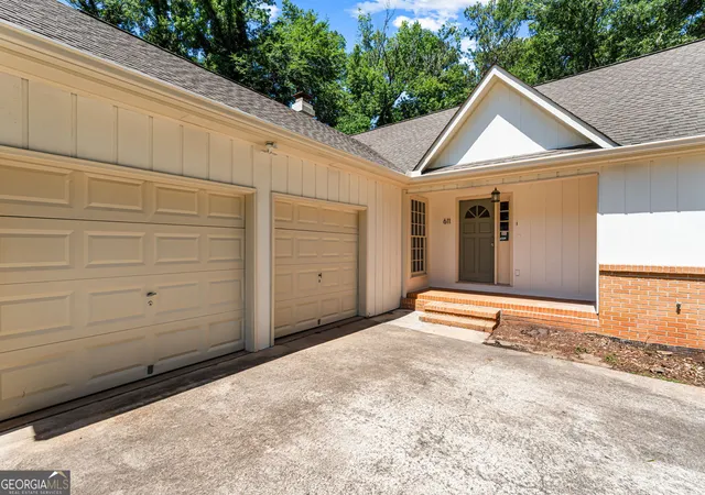 Photo 3 of Sale Pending at 611 Fairmont Dr, Macon, GA 31210 | MLS# 10799709 | Listing updated on 2026-09-09