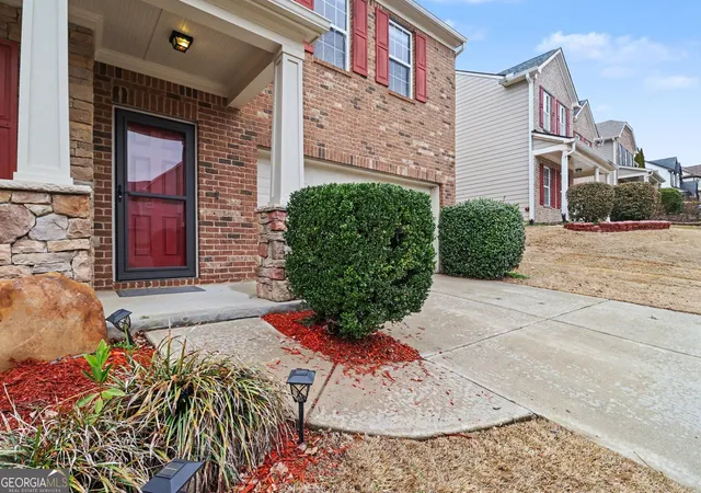 Photo 3 of Single family home for sale at 6858 Pierless Ave, Sugar Hill, GA 30518 | MLS# 10833227 | Listing updated on 2026-09-14