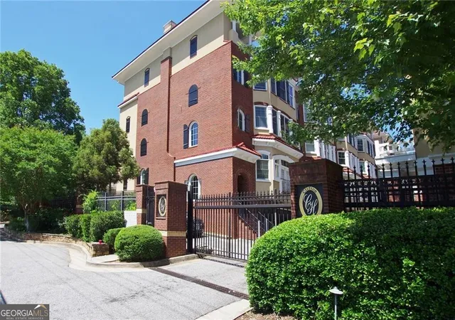 2nd image of 813 Clifton Heights Ln Ne, Atlanta, GA 30329 | MLS# 10781010
