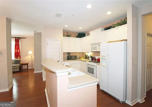 Photo 3 of Sale Pending at 3150 Woodwalk Dr #2110, Atlanta, GA 30339 | MLS# 10833800 | Listing updated on 2026-10-05