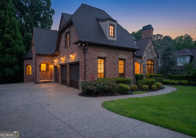 Photo 3 of Mansion for sale at 831 Camden Park Ct Ne, Atlanta, GA 30342 | MLS# 10801676 | Listing updated on 2026-09-12