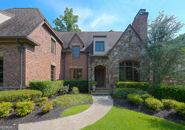 Photo 4 of Single family home for sale at 831 Camden Park Ct NE, Atlanta, GA 30342 | MLS# 10801676 | Listing updated on 2026-09-12