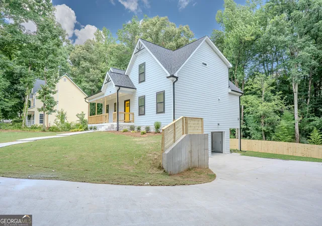 2nd image of 160 Rosewood Cir, Covington, GA 30016 | MLS# 10804589