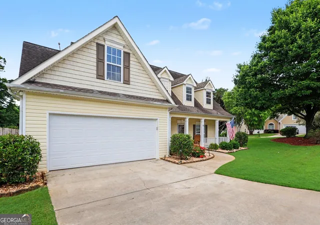 Photo 3 of Sale Pending at 5 Park Forest Curv, Newnan, GA 30265 | MLS# 10786261 | Listing updated on 2026-09-07