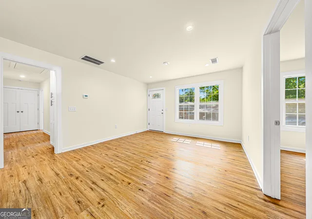Photo 2 of Single family home for sale at 16 Elm St, Hartwell, GA 30643 | MLS# 10790973 | Listing updated on 2026-09-15